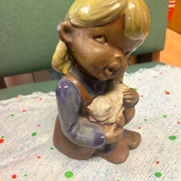 Nbn Cermaic doll holding a cat - Picture 2 of 3